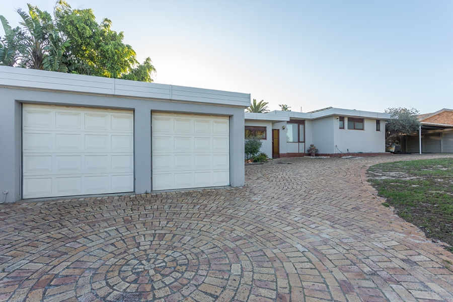 5 Bedroom Property for Sale in Table View Western Cape